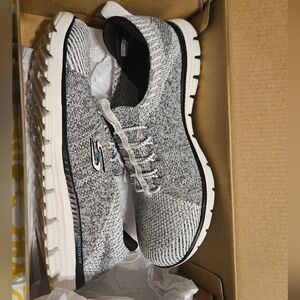 Skechers Luminate Sneakers NWB